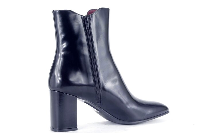 11411 LILIAN  ZWART afbeelding
