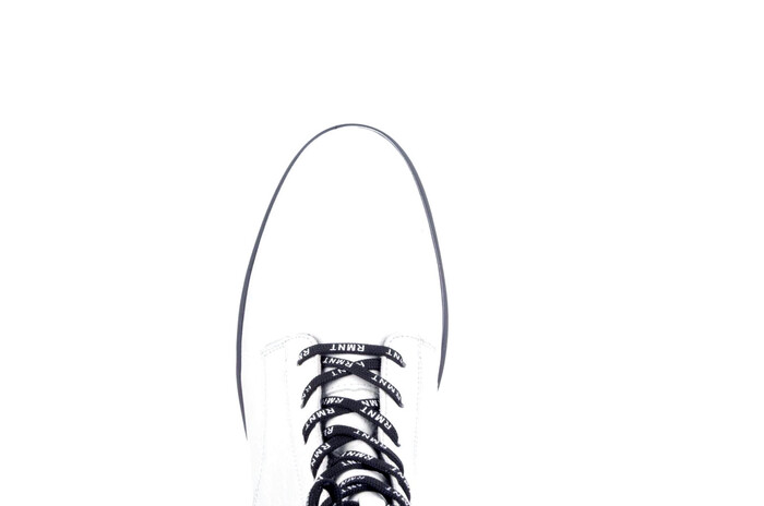 D8975-80 Remonte wit afbeelding