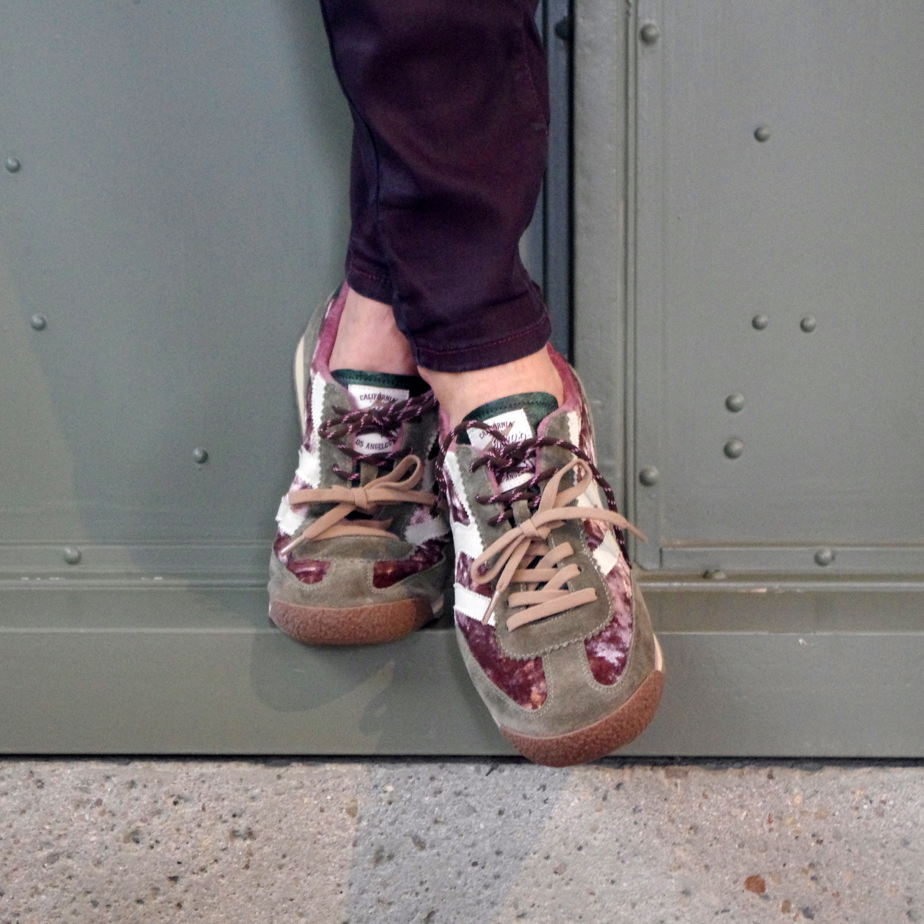 Voorpag - HomeCat - 03 Sneakers
