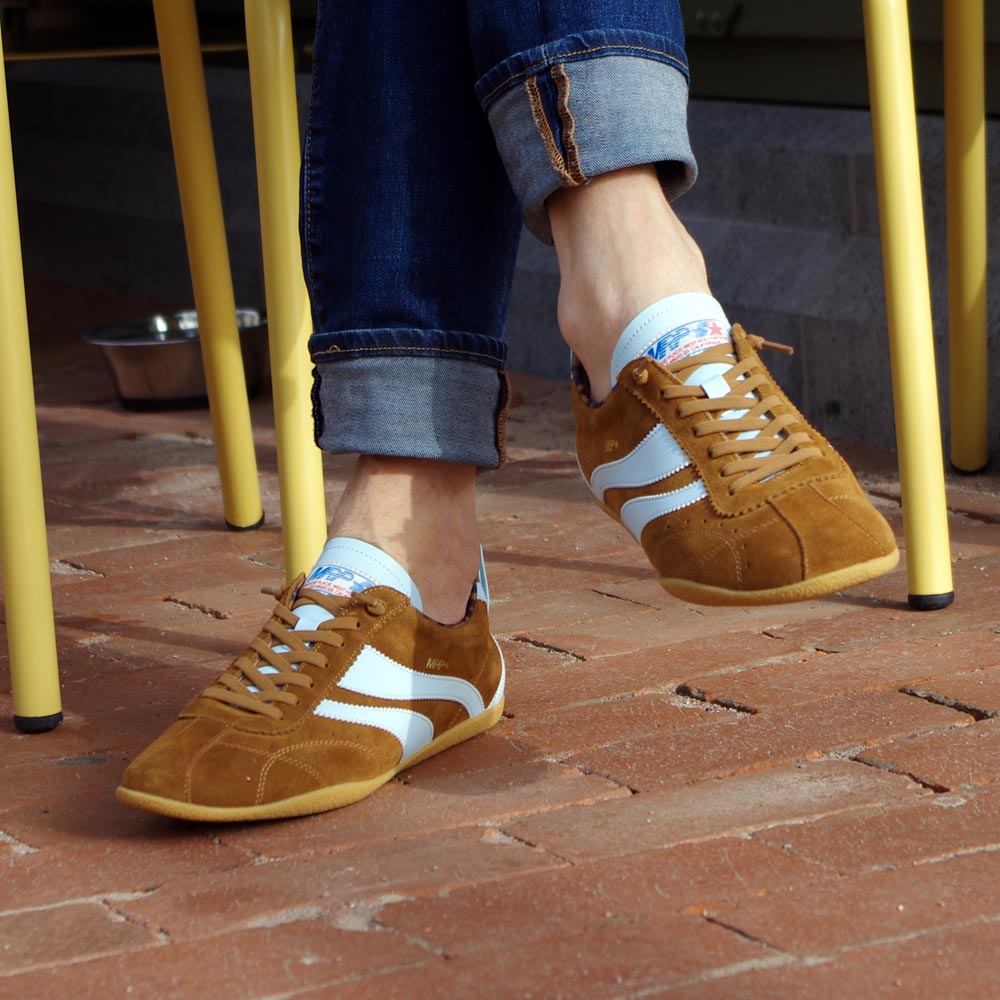 Voorpag - HomeCat - 03 Sneakers